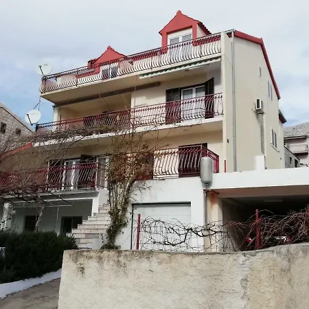 Angella Apartment *