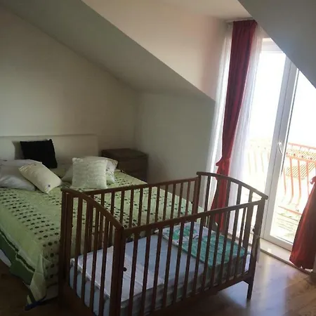 Angella Dugi Rat